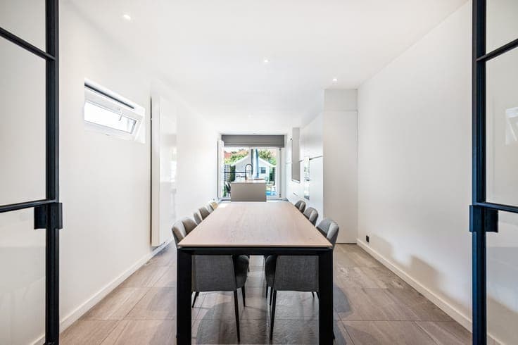 Stijlvol gerenoveerde woning met 3 slaapkamers op toploca...