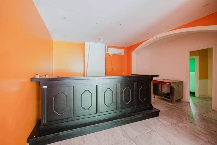 Commercial house with a terrace in the heart of Sint-Niklaas