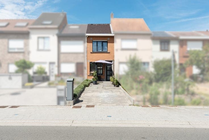 Move-in ready home with open field views