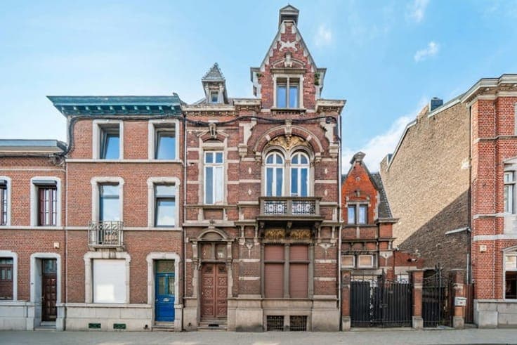 Two master houses with 11 bedrooms in Herstal