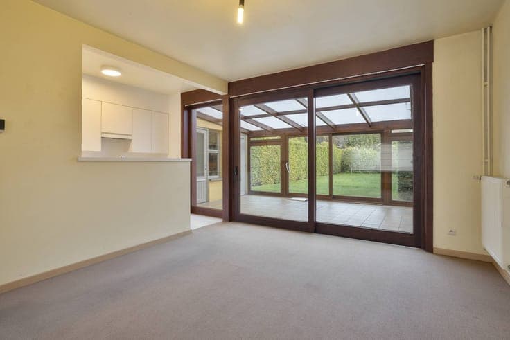 Ready to move in semi-detached house with garage and garden