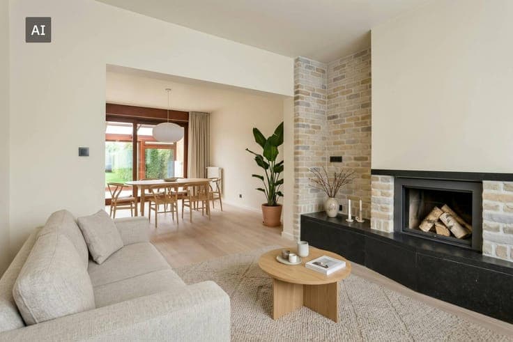 Ready to move in semi-detached house with garage and garden