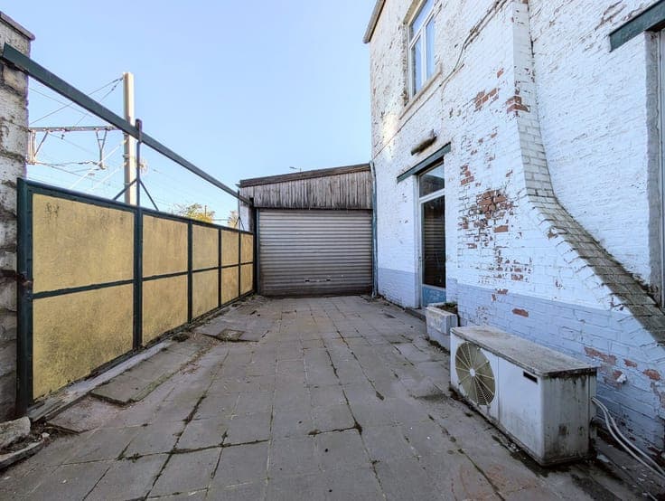 Immeuble mixte avec rez-commercial et maison à l'étage