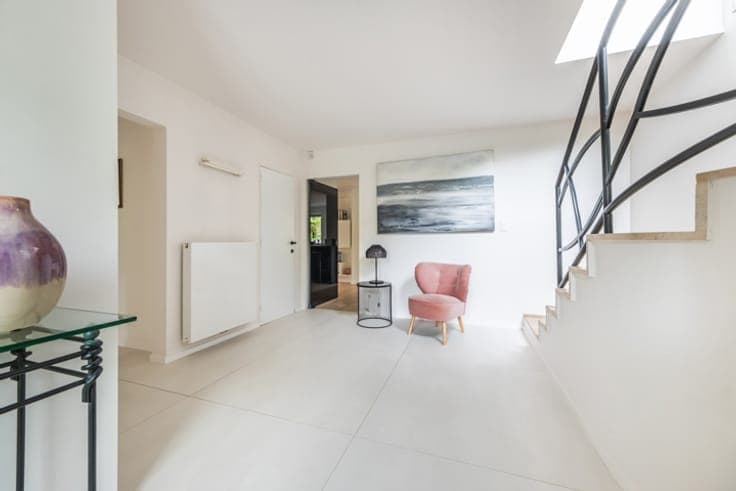 Bright, charming villa in perfect condition