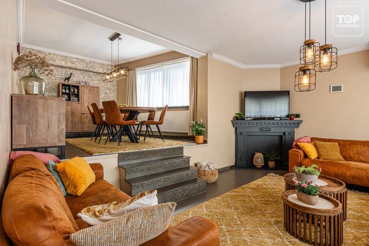 Instapklare halfopen bebouwing met 4 slaapkamers en tuin