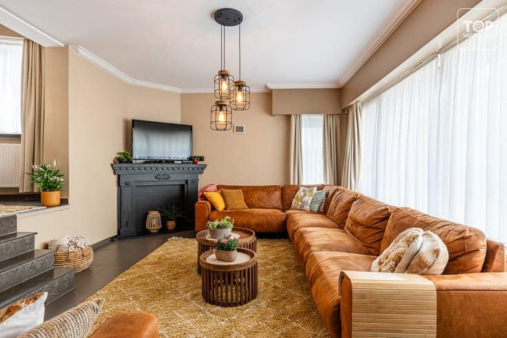 Instapklare halfopen bebouwing met 4 slaapkamers en tuin