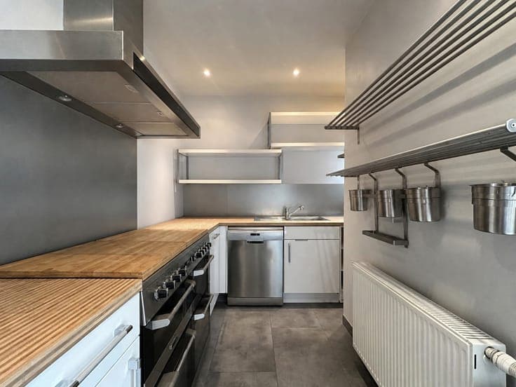 House with 3 bedrooms + office and outdoor space