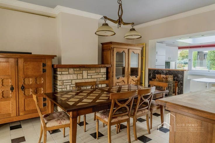 Large 3-bedroom house with garden and garage