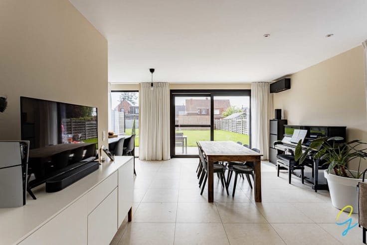 Luxurious semi-detached new-build home