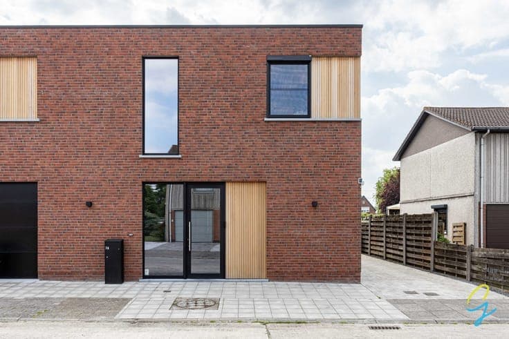 Luxurious semi-detached new-build home