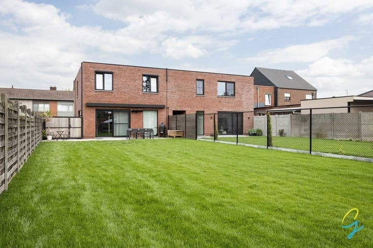 Luxurious semi-detached new-build home