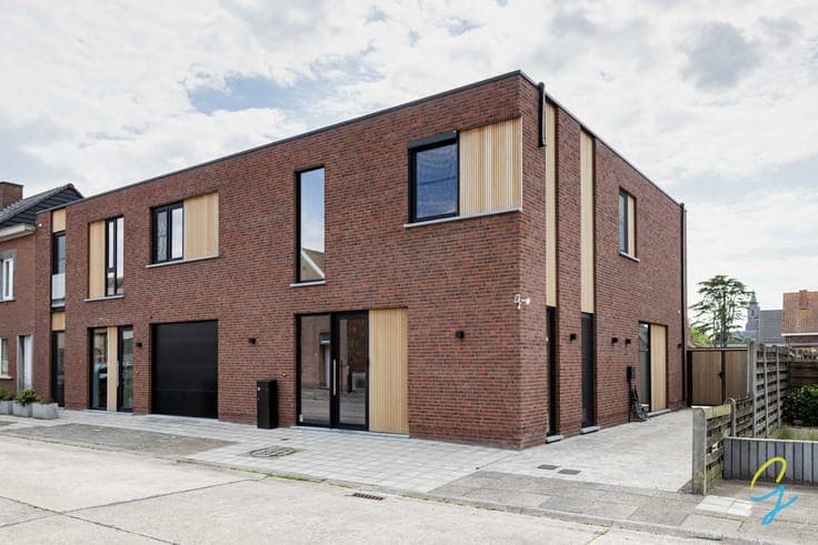 Luxurious semi-detached new-build home