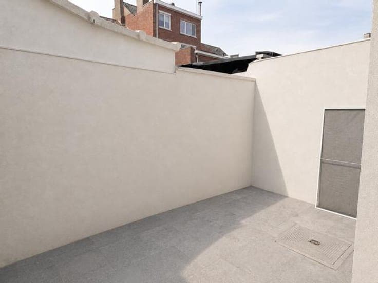 Charming 3-bedroom home with sunny courtyard!