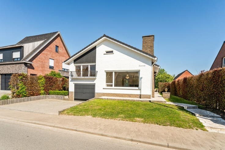 Lichtrijke woning te koop op een vlot bereikbare locatie