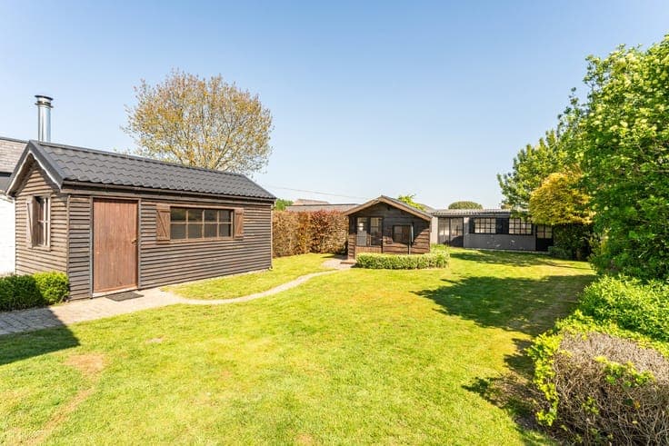 Lichtrijke woning te koop op een vlot bereikbare locatie