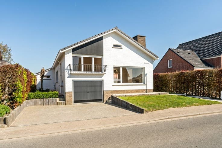 Lichtrijke woning te koop op een vlot bereikbare locatie