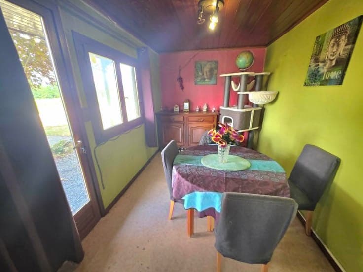 Terrain à bâtir de 720 m² avec chalet,3 garages et 3 annexes