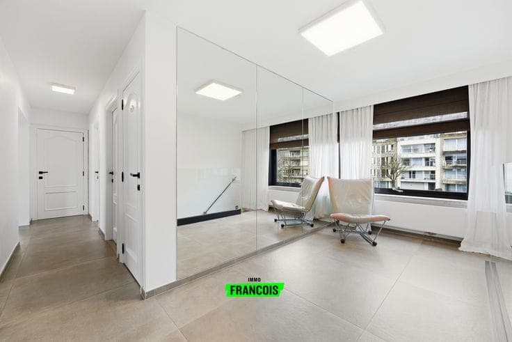 Well-maintained multi-family home / villa comprising two fu…