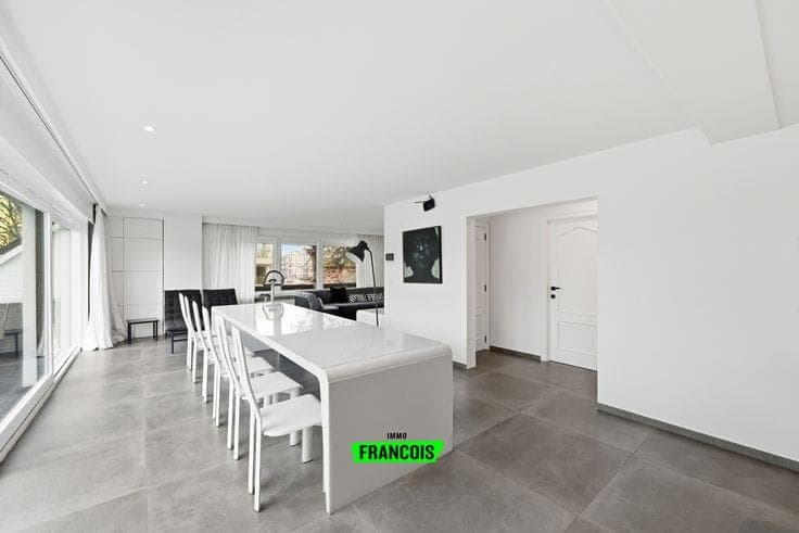 Well-maintained multi-family home / villa comprising two fu…