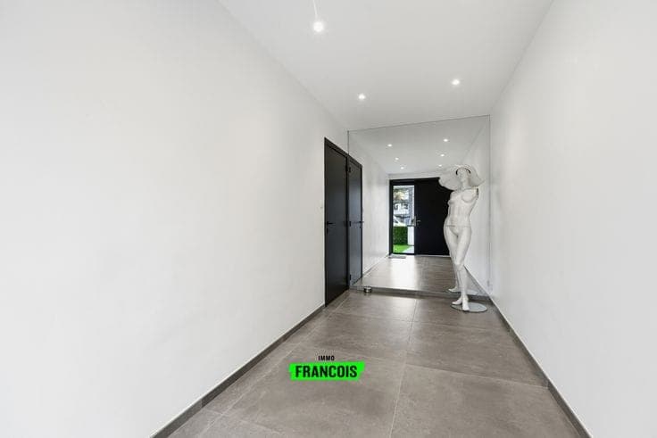 Well-maintained multi-family home / villa comprising two fu…