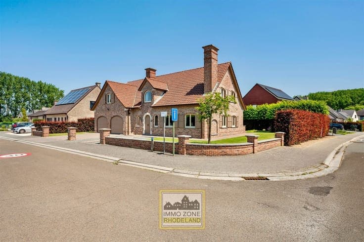 Beautiful 4-bedroom villa in a quiet yet central location