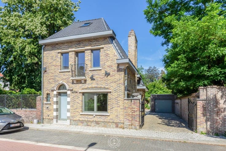 Gerenoveerde gezinswoning met 3 slaapkamers nabij het cen...
