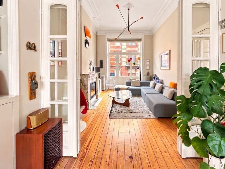 Stunning 1912 mansion - stained glass, garden, garage