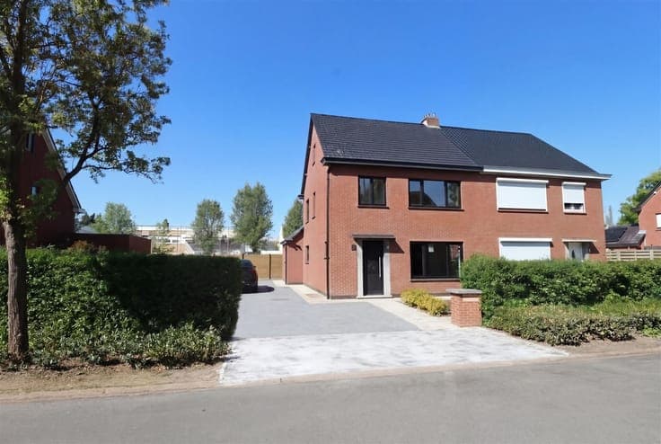 Gerenoveerde woning met 3 ruime slaapkamers