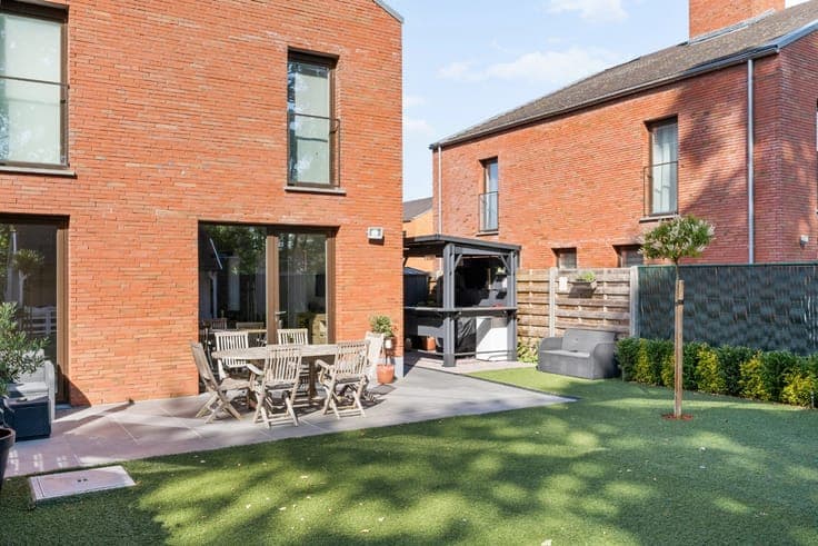 Ready-to-move-in semi-detached house with 3 bedrooms and at