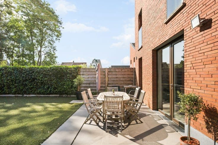 Ready-to-move-in semi-detached house with 3 bedrooms and at