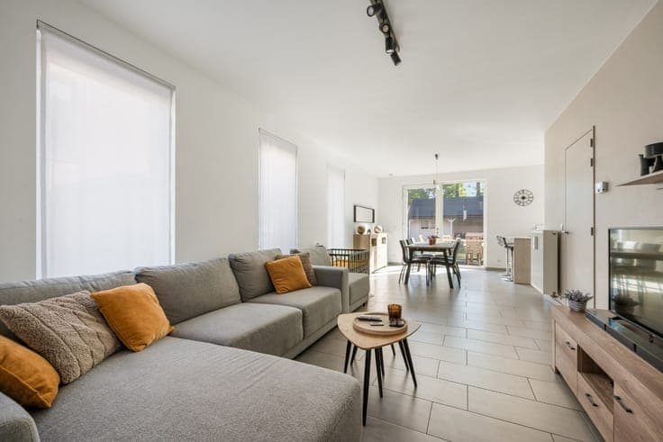 Ready-to-move-in semi-detached house with 3 bedrooms and at