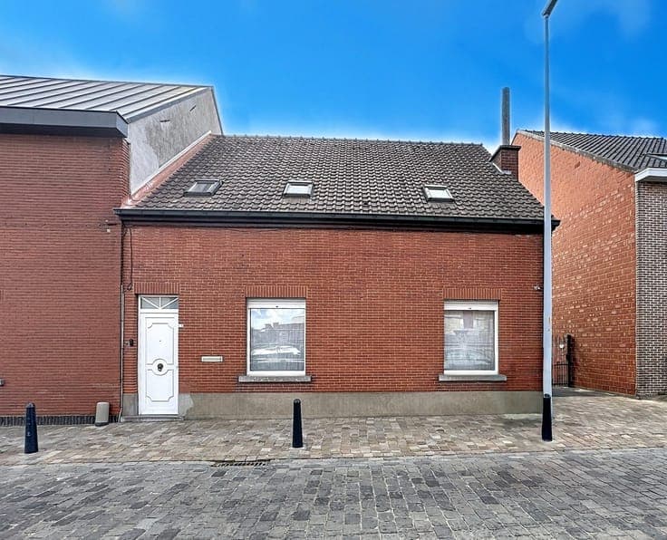 Halfopen bebouwing met 5 slaapkamers, ruime garage en gro...