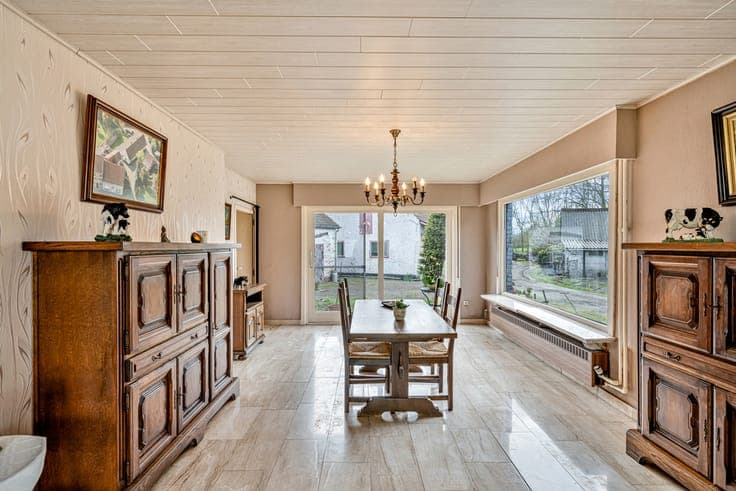 Authentic farmhouse with large outbuilding