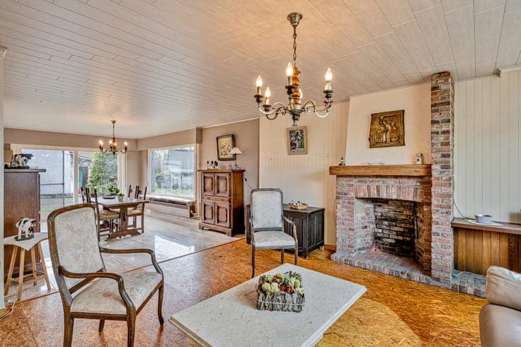 Authentic farmhouse with large outbuilding