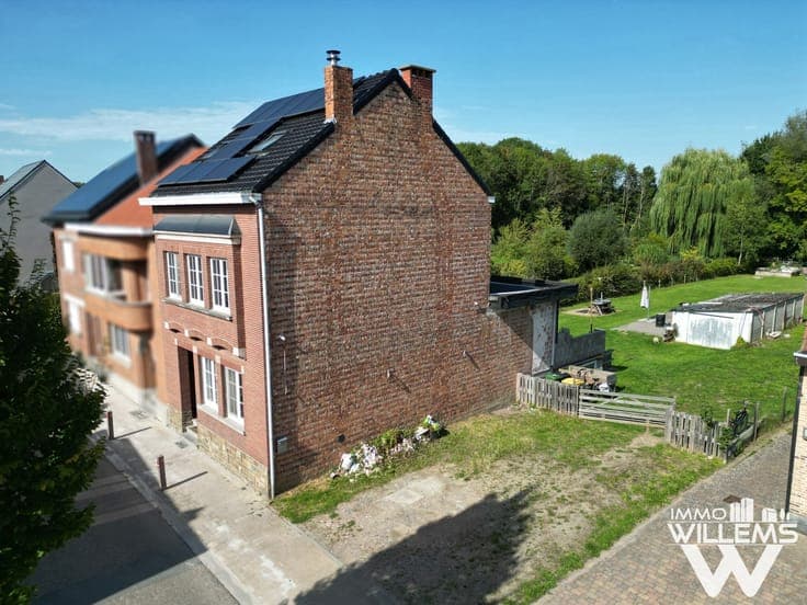 Semi-detached home with 4 bedrooms and amazing garden