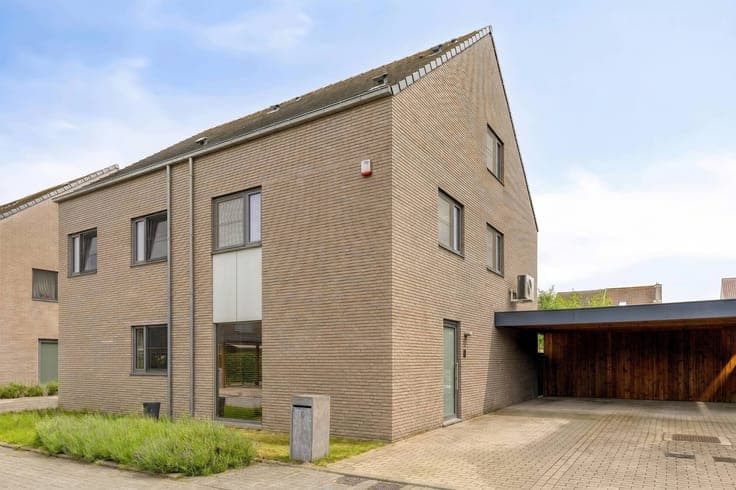 Semi-open BEN house with 4 bedrooms in Schelle
