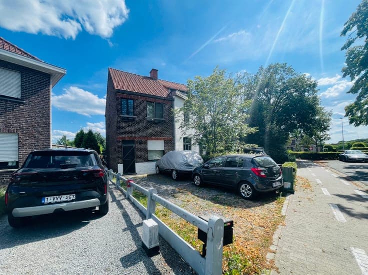 Te renoveren woning met tuin en potentieel in Sint-Marten...