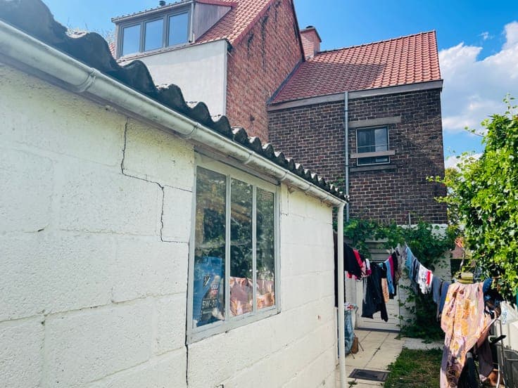 Te renoveren woning met tuin en potentieel in Sint-Marten...