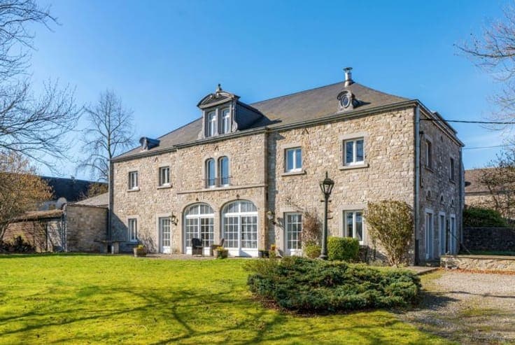 Character house in the heart of Naninne