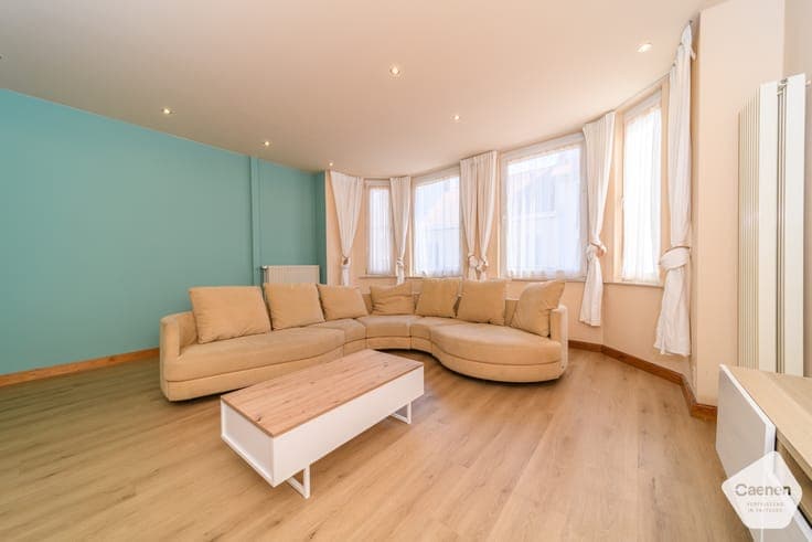 Ruime woning met handelsruimte in het centrum van De Panne