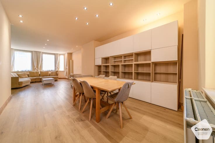 Ruime woning met handelsruimte in het centrum van De Panne