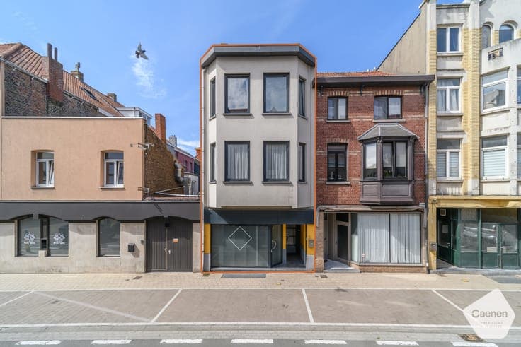 Ruime woning met handelsruimte in het centrum van De Panne