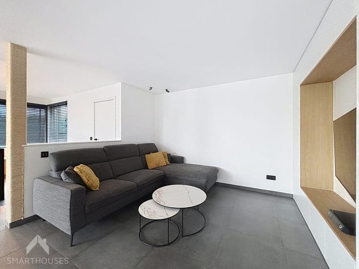Semi-detached house with 3 bedrooms, garage and solar panels