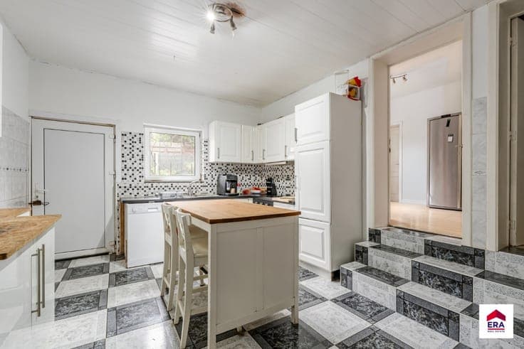 House to renovate with large garden in Dilbeek