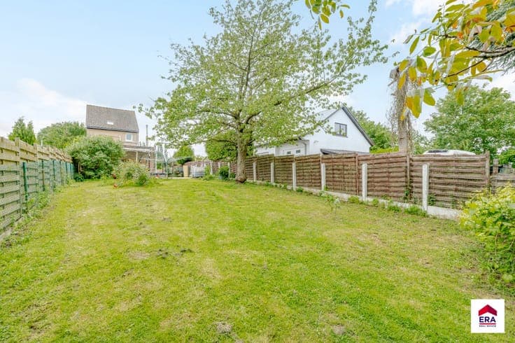 House to renovate with large garden in Dilbeek