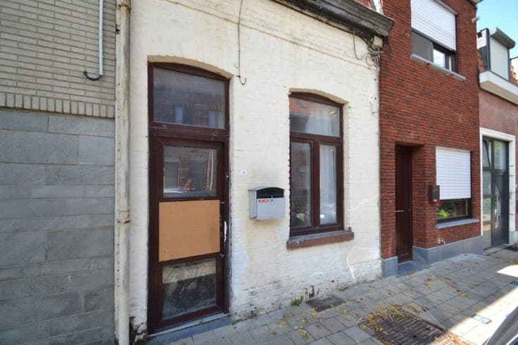 Te renoveren woning met tuin en tal van mogelijkheden aan...