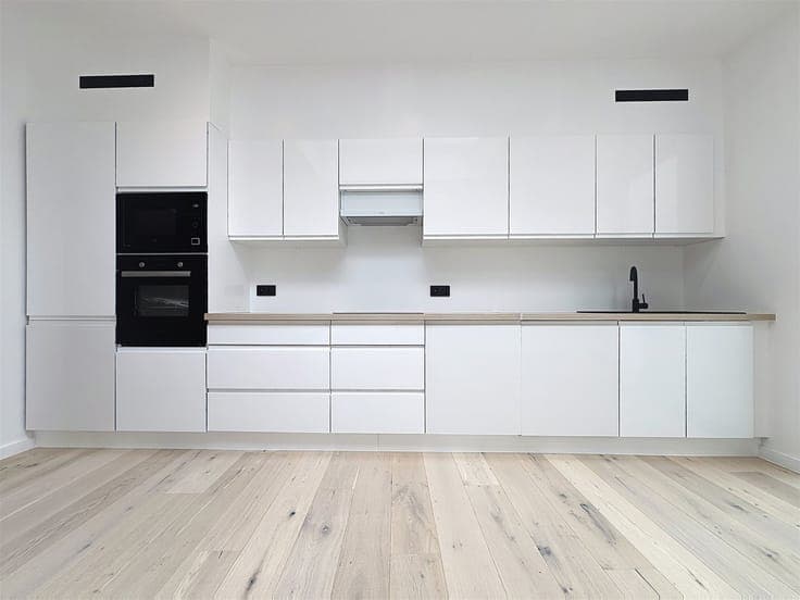 Beautifully Renovated Townhouse with 5 Bedrooms, 2 Bathrooms