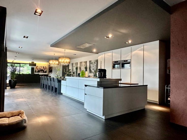zeer ruime woning met zwembad