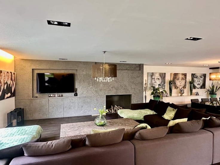 zeer ruime woning met zwembad