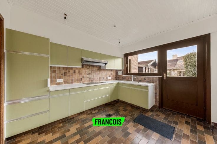 Bungalow with garage in a quiet location in Assebroek